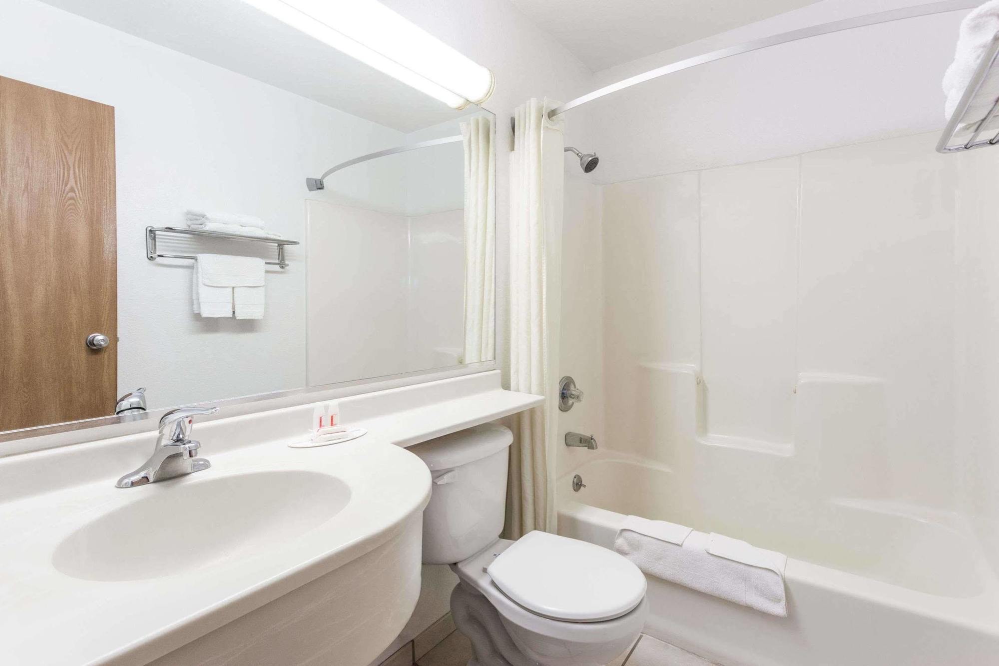 Super 8 by Wyndham Ft. Morgan Hotel Fort Morgan Bagian luar foto